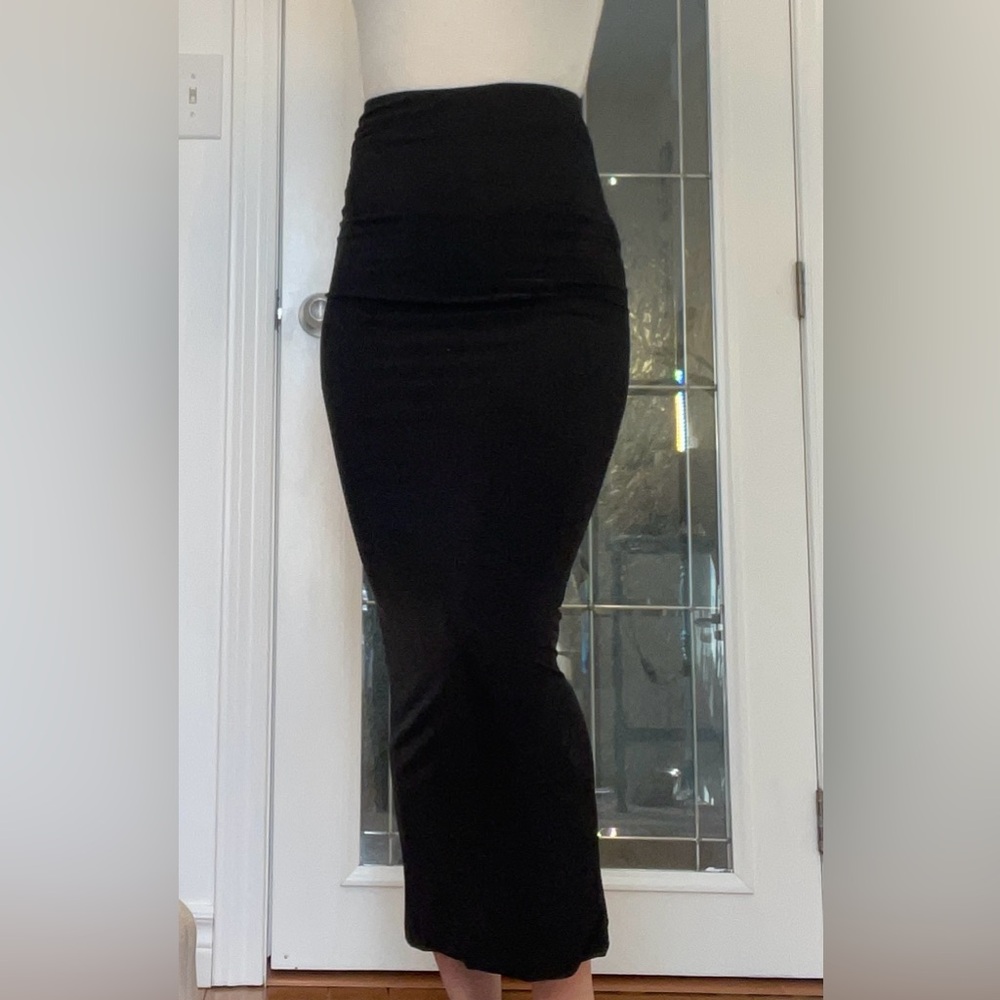 Revamped black stretch skirt